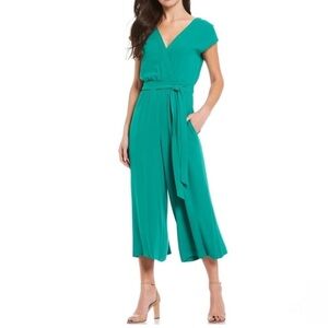 Eliza J Sleeveless V Neck Wide Leg Green Jumpsuit. Size 8